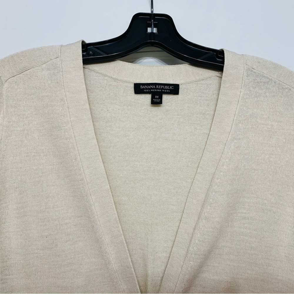 Banana Republic Cardigan in 100% Merino Wool - Picture 2 of 8